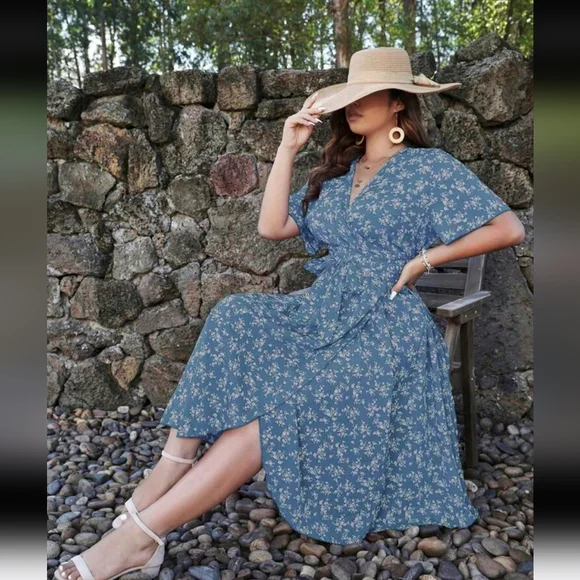 SHEIN Ditzy Wrap Dress - Picture 8 of 9